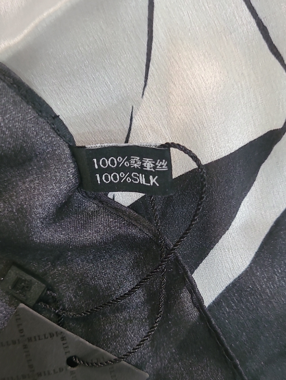 Hilldi Fasiom 100% Silk Cat Print Black & Gray Scarf 70×36 - Picture 3 of 5